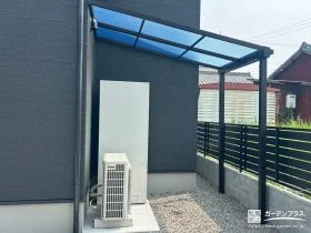 お住まいの側面にスタイリッシュなテラス屋根を設置した工事