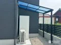 お住まいの側面にスタイリッシュなテラス屋根を設置した工事