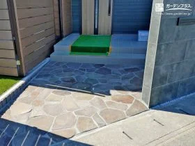 深みのある石張りアプローチで上質に迎える玄関まわり[施工後]