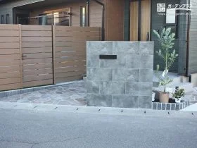 角地の視線をやさしく遮る工夫を施したナチュラルモダンな新築外構