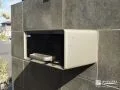 門柱に取り付けた郵便物を受け取るポスト