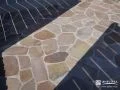 ベージュやブラウンの自然な色合いが美しい乱形石