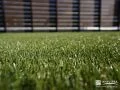 自然な緑の色合いが広がる人工芝のお庭