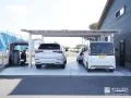 車2台分のカーポートとバイク置き場を確保した駐車スペース