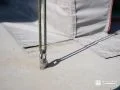 バイクガレージテントを地面に固定する金具
