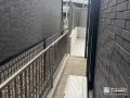 場所に合わせたフェンスで快適性とコストを両立