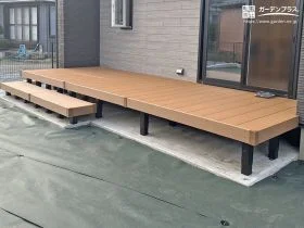暮らしを広げるナチュラルブラウンのウッドデッキ[施工後]