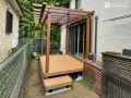 洋風のカジュアルさを演出するパーゴラタイプのテラス屋根