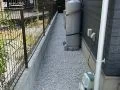 砂利敷きで整えた犬走り