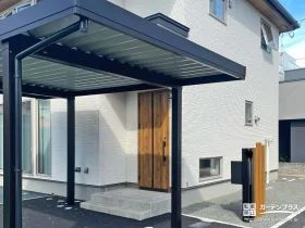 折板屋根カーポートが守る駐車スペース[施工後]