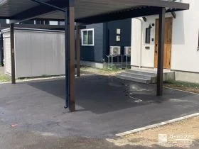 寒冷地に安心なアスファルト舗装の駐車スペース[施工後]