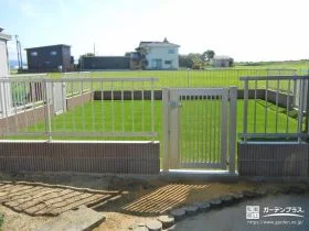 庭木や景石を撤去して開放的なドッグランへリフォーム工事