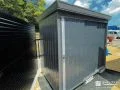 落ち着いたチャコールグレーの物置