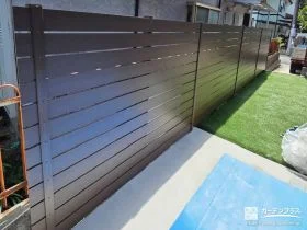 優しい木目調の目隠しフェンス[施工後]