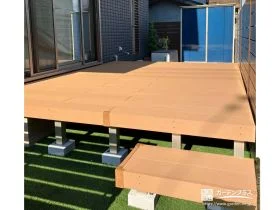 お子様が遊べるウッドデッキと収納に便利な物置を設置した工事