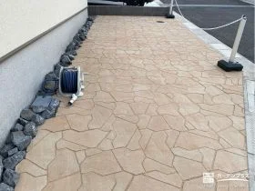 オレンジのインターロッキングが美しい駐車スペース[施工後]