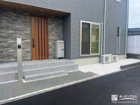 白い化粧砂利を使用し全体的に明るく上品に仕上げた外構工事