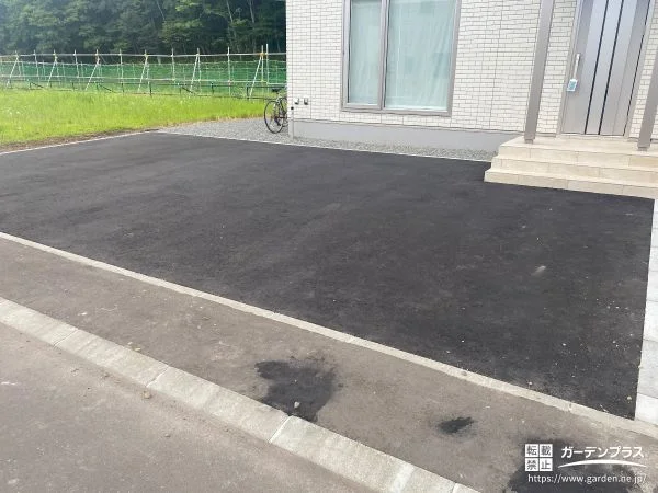 凍結や雑草の心配が少なく安心なアスファルトと砂利の施工工事