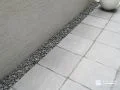 お庭の排水を助ける砂利スリット