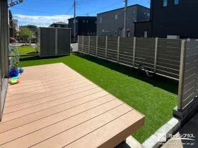 安心して遊べるふかふか触感の人工芝と目隠しフェンス工事