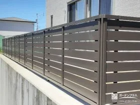 抜け感と重厚感を兼ね備えた目隠しフェンス[施工後]