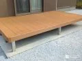 ナチュラルな質感のウッドデッキ