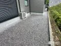 雑草の発生を抑制したお庭