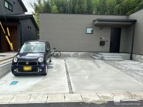 使いやすさと美観を兼ね備えた駐車スペースと玄関周りの工事