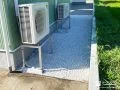 明るいカラーの砂利で雑草対策