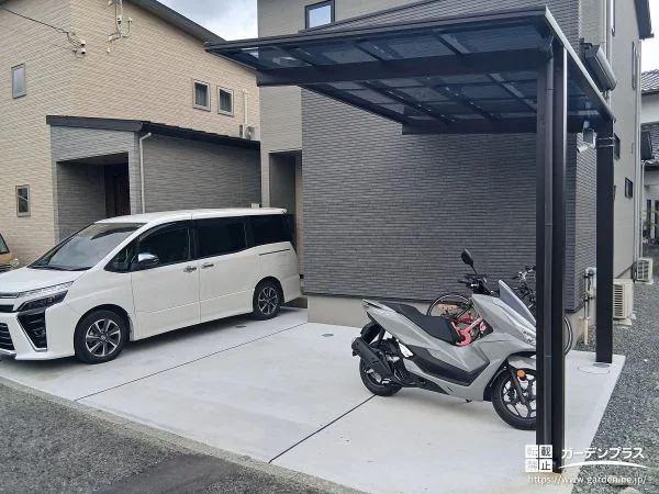 カーポートと境界フェンスで安心感を高めた駐車スペース工事