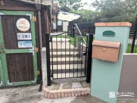 落ち着いたナチュラル感で迎える、やさしい門まわり[施工後]