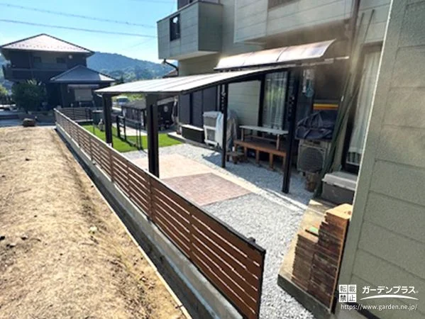 木目調でやさしく囲う目隠しフェンス