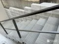 手すりを取り付け階段の昇り降りを快適に
