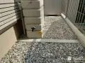 すっきりと整った犬走り