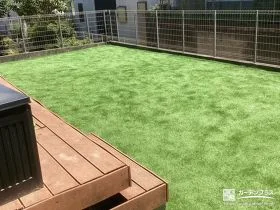 緑鮮やかな人工芝のお庭[施工後]