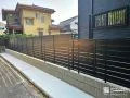 高さを変えてプライバシーを守る、すっきりとした目隠しフェンス
