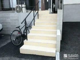 手すりを設け安全に昇降できる玄関アプローチ階段リフォーム工事