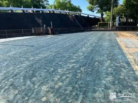 広い敷地の雑草対策を施しいつでも綺麗に保つ防草シート敷設工事