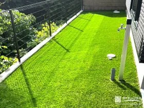 手間いらずで気持ちいい、緑が広がる人工芝の庭[施工後]