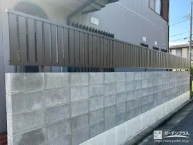 落ち着いたブラウンの目隠しフェンス[施工後]