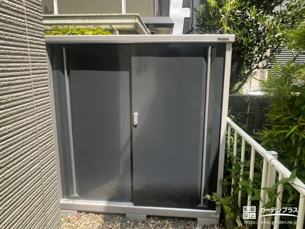 No.26943 園芸用品もすっきり収まる長もの収納タイプの物置設置工事[施工後]
