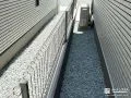 すっきり整った印象を与えるメッシュ境界フェンスの設置工事