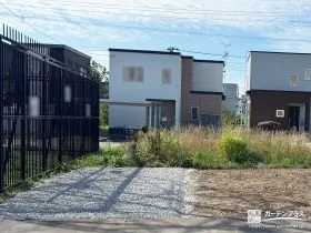 雑草が生い茂りお手入れが大変だった前庭の雑草対策をした工事