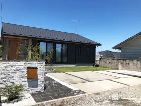 平屋の美しさを引き立てる上質な和モダンの新築外構