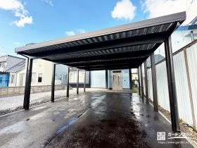 10本の柱が守る！玄関まで屋根が続くカーポートリフォーム工事