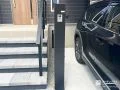 シャープで洗練された印象を添える宅配ボックス付きの機能門柱