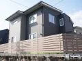 お庭のプライバシーを守る木目調の目隠しフェンス