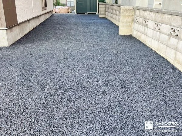 【施工後】アスファルト舗装した駐車スペース