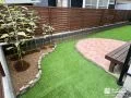 人工芝とレンガ調の可愛らしいテラスで楽しむ明るいお庭工事