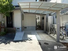 駐車スぺーススリットに雑草対策としてコンクリートを打った工事